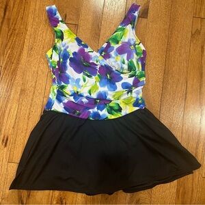 Suddenly Slim By Catalina 
One Piece Tropical Floral
Skirted Swimsuit Size M